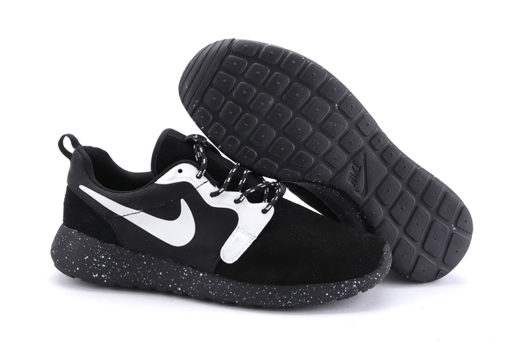 Nike Rosherun Hyp Prs Qs Chaussures Noir Et Blanc